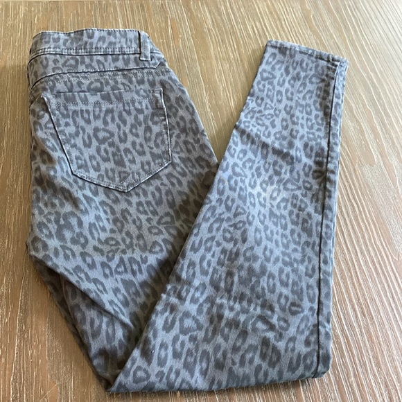 Democracy ladies animal print jeans in size 2. Black and gray. - Picture 5 of 9